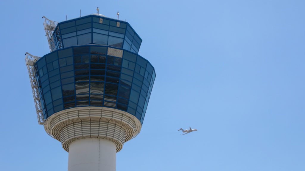 Πρώην ελεγκτής διαψεύδει την ΥΠΑ: Δεν είναι σύνηθες το περιστατικό στην Τζιά που αποκάλυψε το Documento