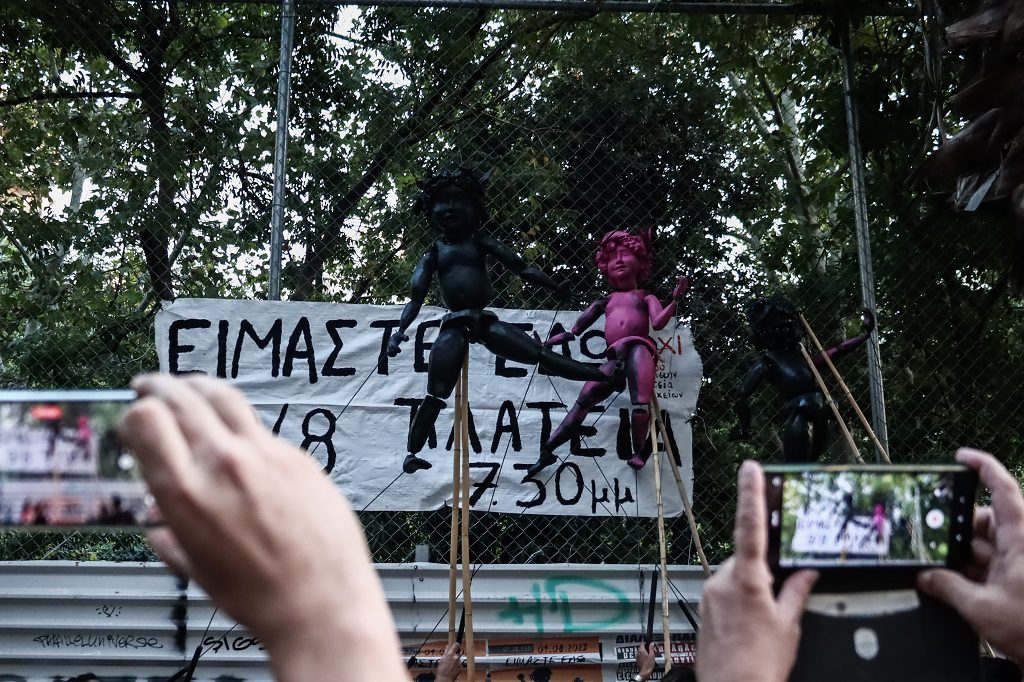«Οι μπάτσοι πουλάνε τη λαμαρίνη»