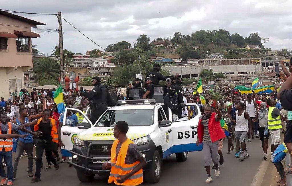 Πραξικόπημα στην Γκαμπόν: Ανοίγουν και πάλι τα σύνορα