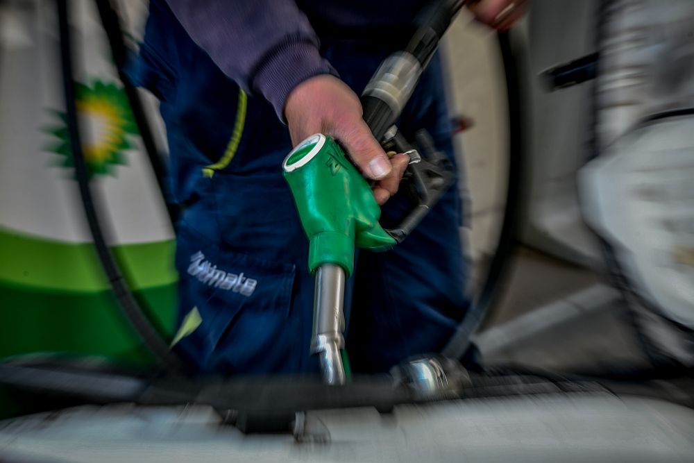 Ακρίβεια: Ζαλίζουν οι τιμές στα καύσιμα – Σταθερά πάνω από 2 ευρώ η βενζίνη