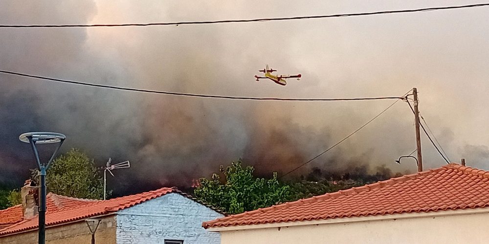 Φωτιά στον Έβρο: Εκκενώθηκε η Λευκίμη – Οι εναέριες ρίψεις έσωσαν το χωριό