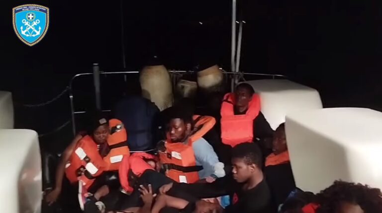 Σάμος: Διάσωση 47 μεταναστών που επέβαιναν σε φουσκωτό