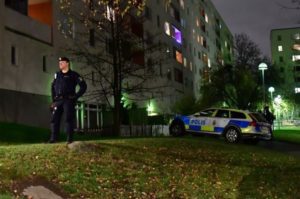 Σουηδία: Nέοι επικοινωνούν με συμμορίες ζητώντας να διαπράξουν φόνους &#8211; Ο στρατός στους δρόμους