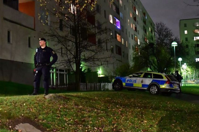 Σουηδία: Nέοι επικοινωνούν με συμμορίες ζητώντας να διαπράξουν φόνους – Ο στρατός στους δρόμους