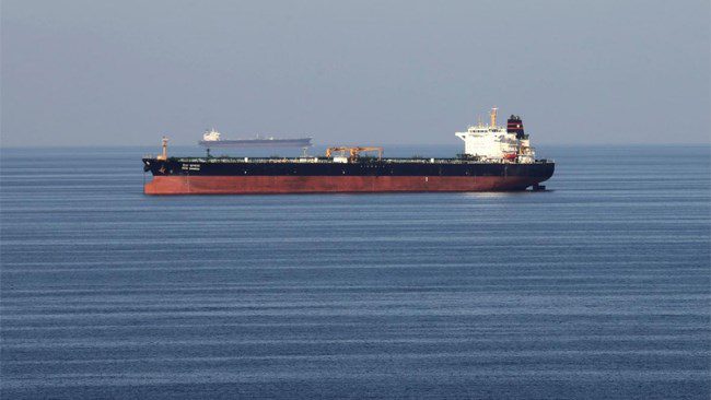 Bloomberg: Ελληνική ναυτιλιακή παραδέχθηκε λαθρεμπόριο ιρανικού πετρελαίου
