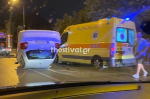 Τροχαίο στην Καλαμαριά Θεσσαλονίκης: Τούμπαρε αυτοκίνητο μετά από σύγκρουση
