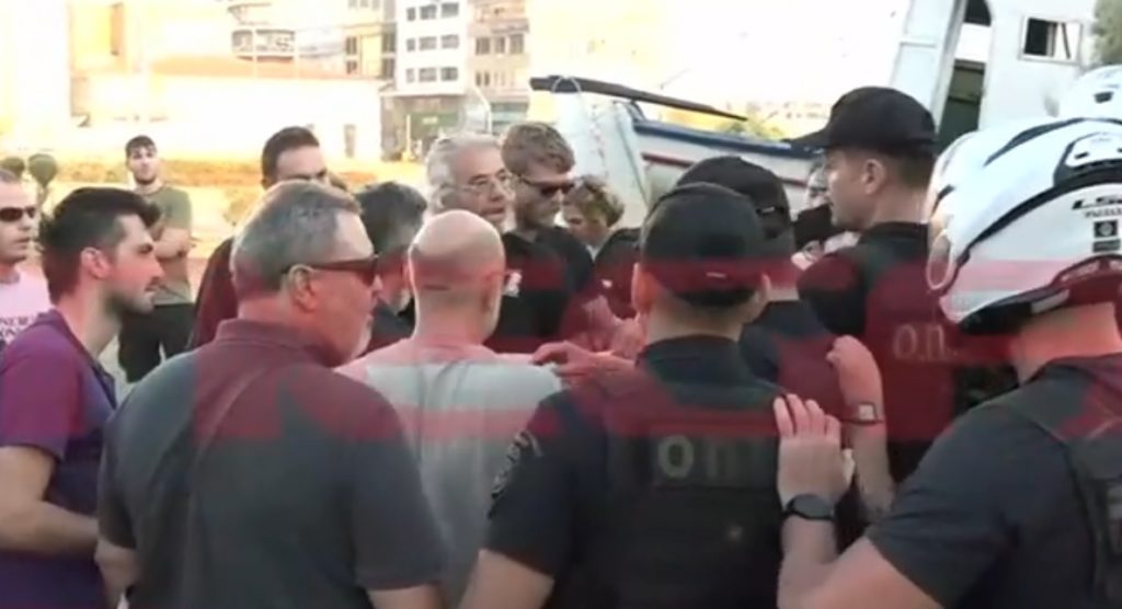 Βόλος: Αγανακτισμένοι πλημμυροπαθείς στο δημαρχείο την ώρα της επίσκεψης Μητσοτάκη