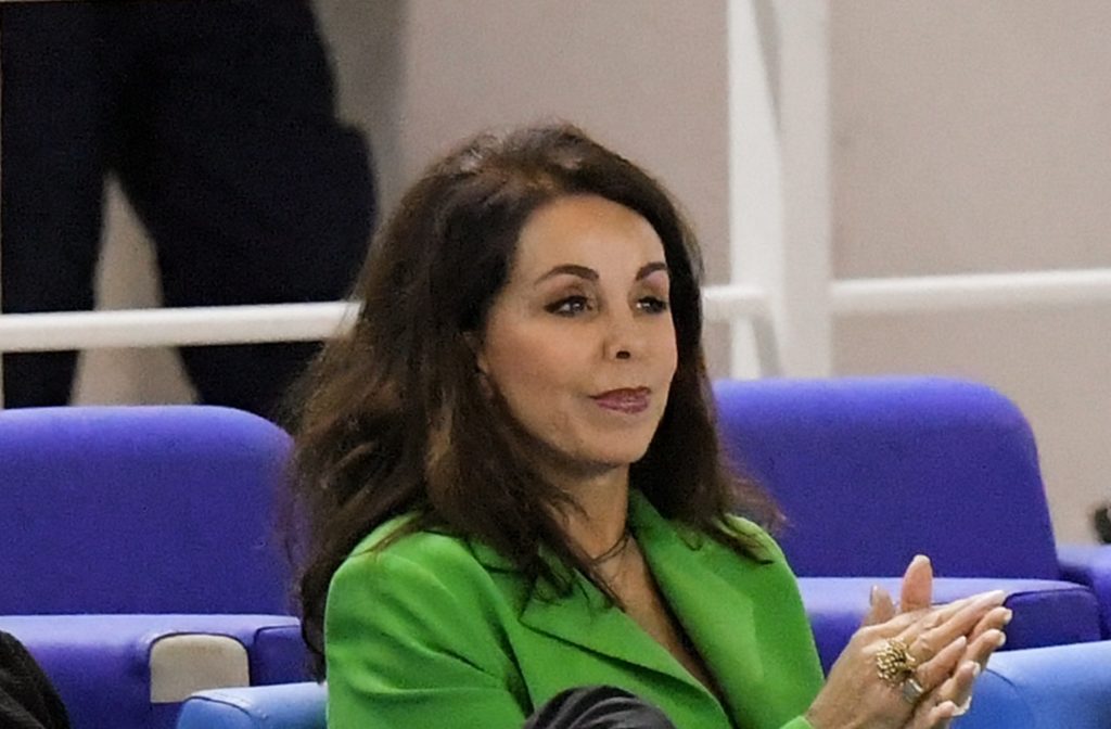 Βούλα Πατουλίδου: «Έκοψαν το ρεύμα και ρήμαξαν το σπίτι μας»