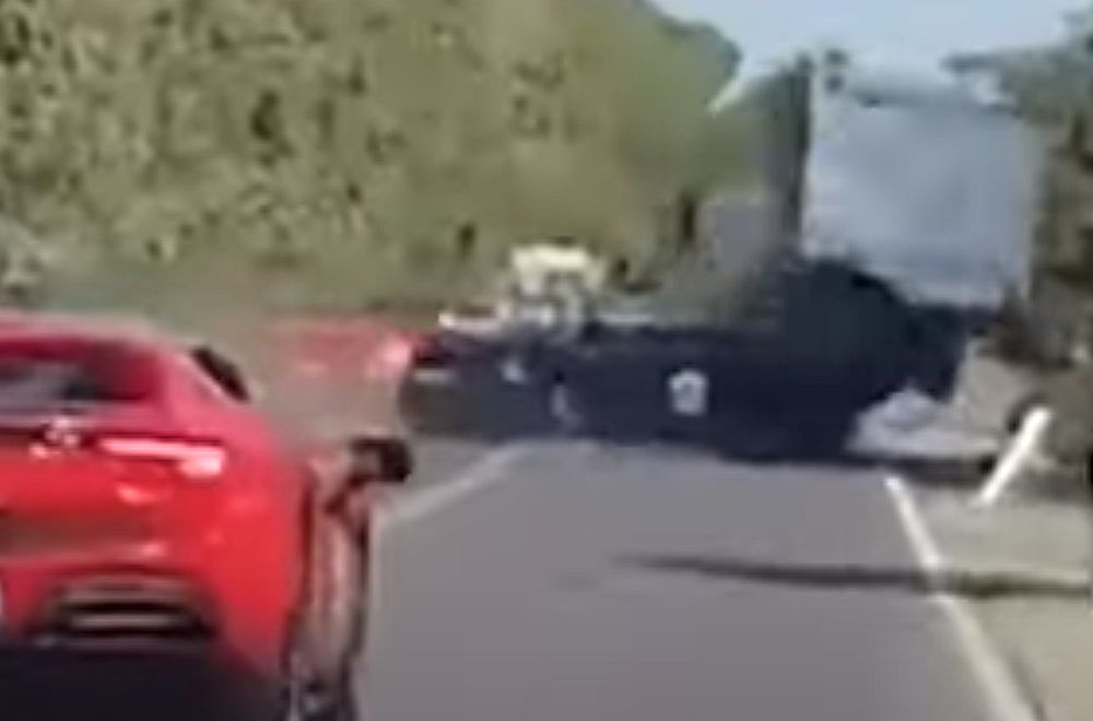 Σοκάρει το βίντεο από τη φονική καραμπόλα στην Ιταλία: Ferrari και Lamborghini χτύπησαν τροχόσπιτο (Video)