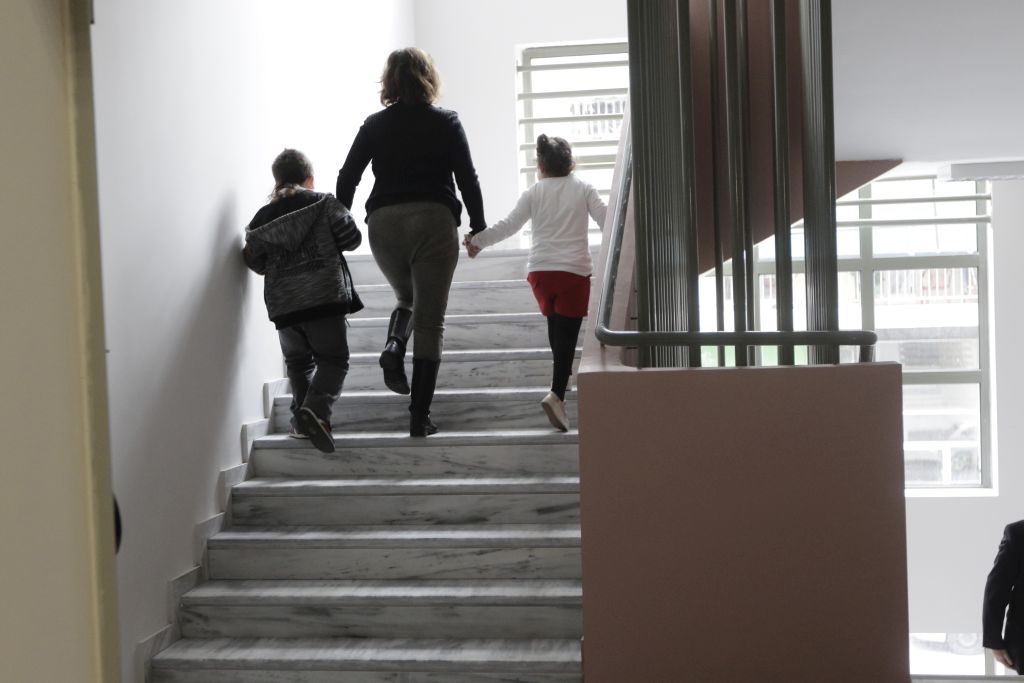 Ερώτηση στη Βουλή για τη μετακίνηση μαθητών στα ειδικά σχολεία της Ανατολικής Αττικής