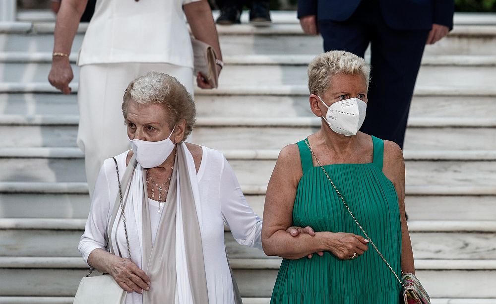 Επικό τρολάρισμα από τη μητέρα της Ακρίτα στον Μπέο: «Είμαι εδώ με τον Άγιο Πέτρο και σας υποδεχόμαστε»