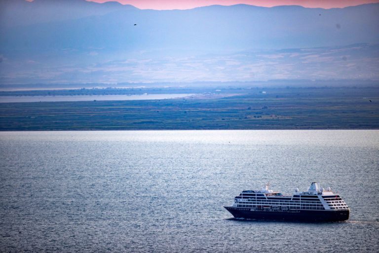 Αργοστόλι: Κρουαζιερόπλοιο προκάλεσε διακοπή ρεύματος – Έκοψε υποθαλάσσιο καλώδιο
