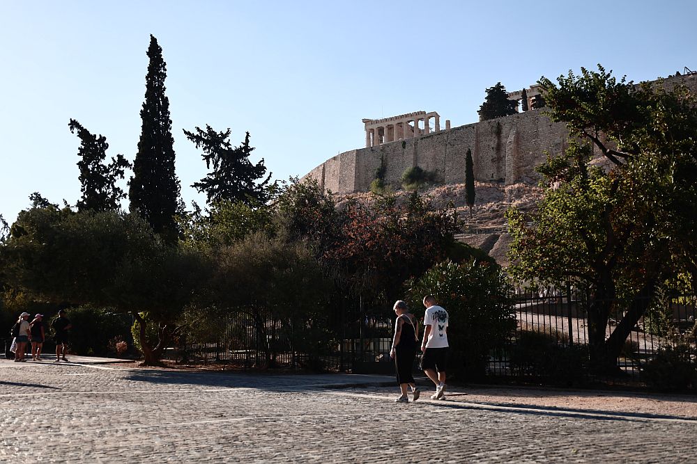 Καιρός: Έως 28 βαθμοί Κελσίου και… λίγες βροχές την Παρασκευή – Η πρόγνωση για το Σαββατοκύριακο