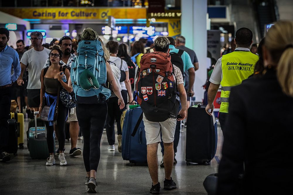 «Βολές» από τη Liberation και ανησυχία για τον Καναδό δημοσιογράφο που κατηγορείται για «διάδοση ψευδών πληροφοριών»