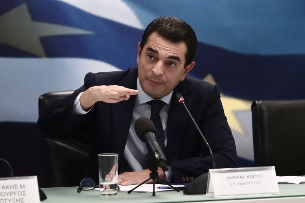 Yπουργείο Ανάπτυξης: Βγήκαν «μαχαίρια» για τα πριμ παραγωγικότητας – Καταγγελίες ότι δόθηκαν σε «αρεστούς» και όχι «άριστους»