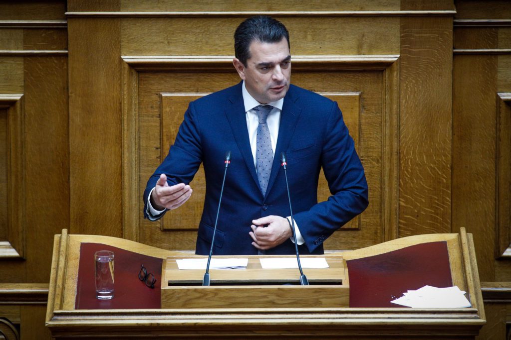 Βουλή: Ο Σκρέκας, το «οικονομικό θαύμα της Ελλάδας» και ο… Λαλάκης ο εισαγόμενος (Video)