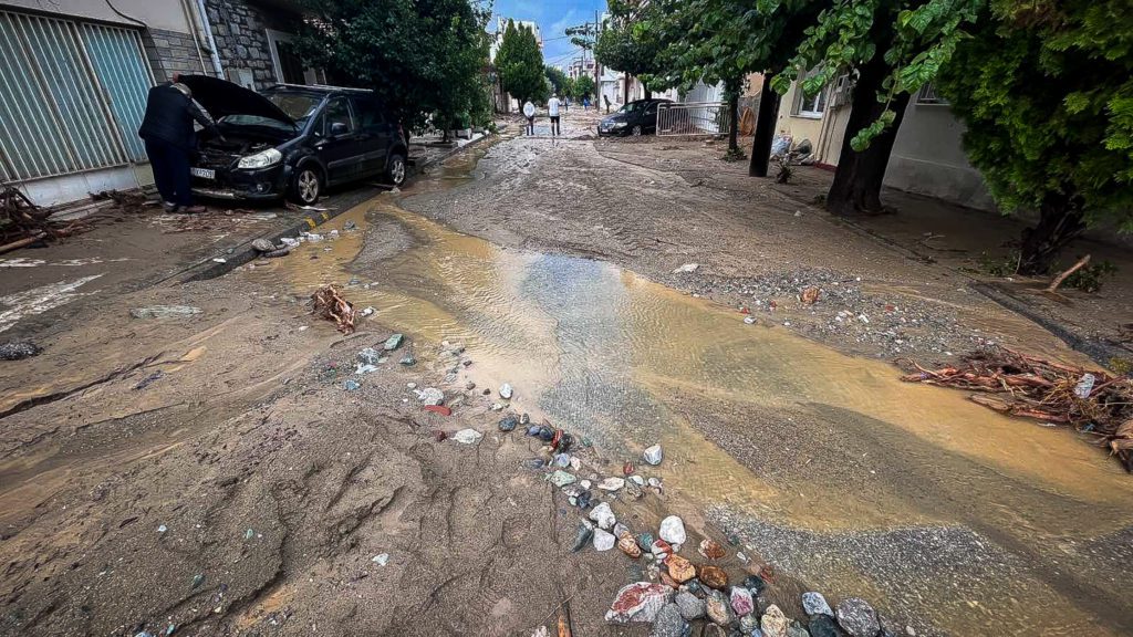 Βόλος: Μετρά τις πληγές της η πόλη από την κακοκαιρία Elias – Παραμένει χωρίς πόσιμο νερό