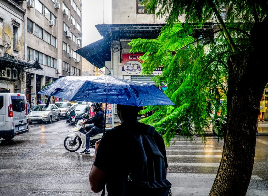 Κακοκαιρία εξπρές με βροχές και καταιγίδες – Αλλάζει το σκηνικό του καιρού από την Πέμπτη