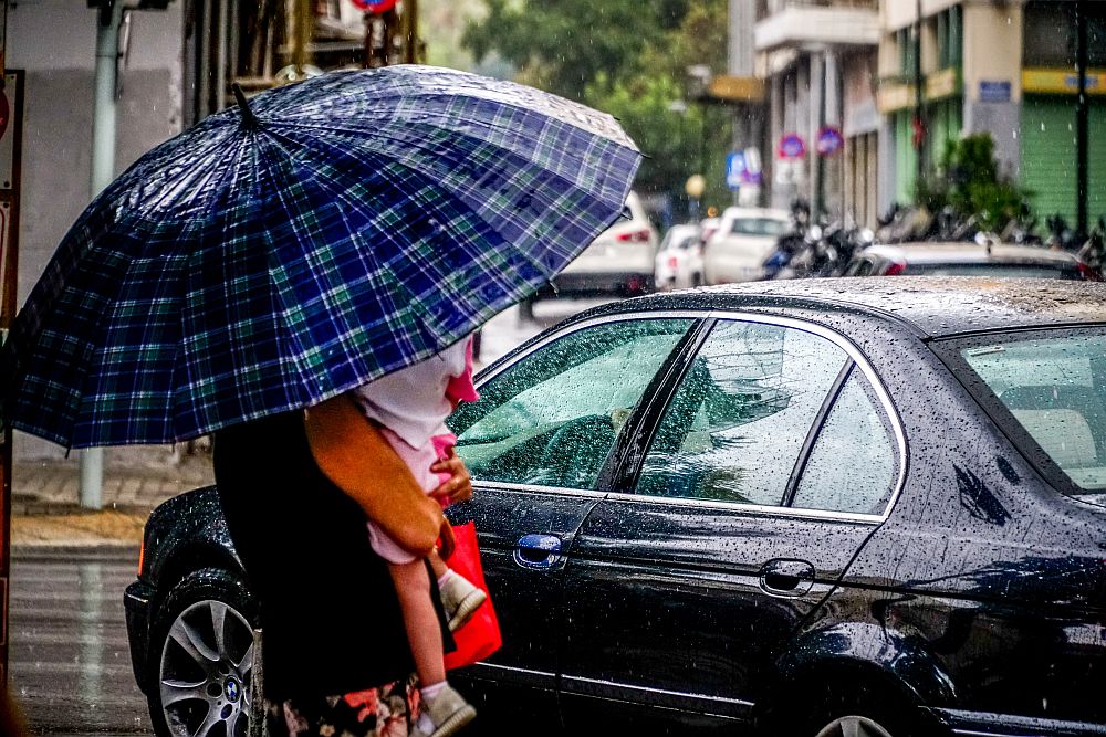 Αλλάζει το σκηνικό του καιρού: Έρχονται βροχές και καταιγίδες – Ποια θα είναι η δυσκολότερη ημέρα (Video)