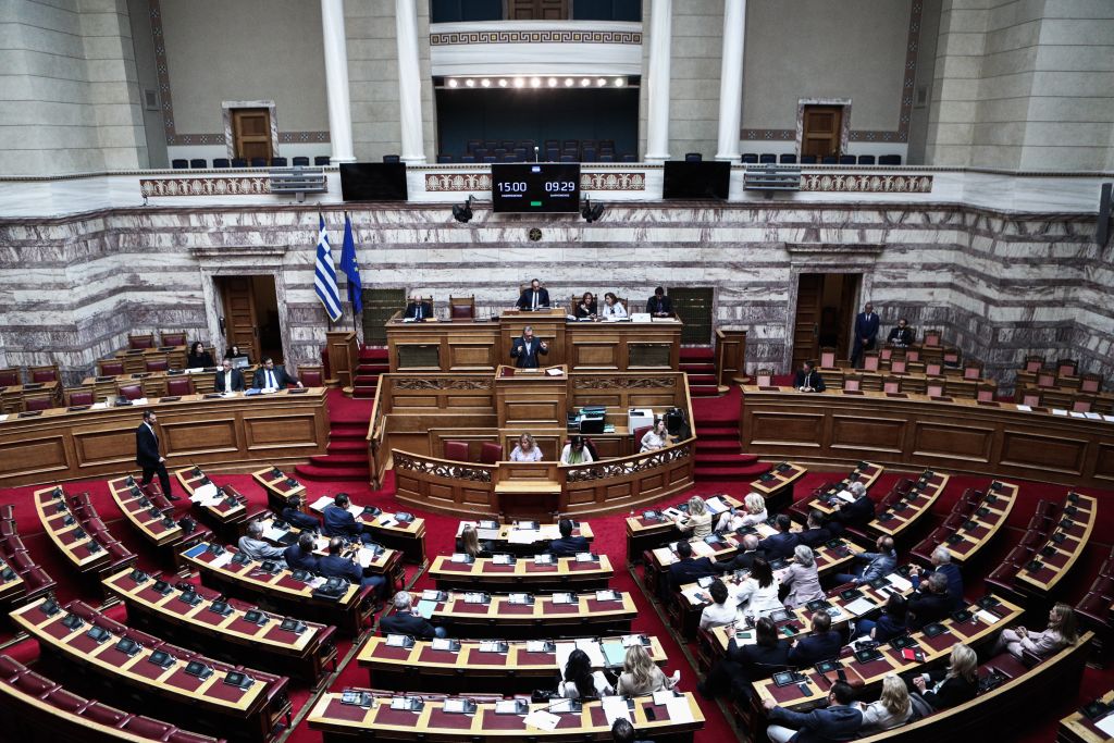 Ακροδεξιά «μαχαιρώματα» στη Βουλή μεταξύ Ελληνικής Λύσης – Νίκης