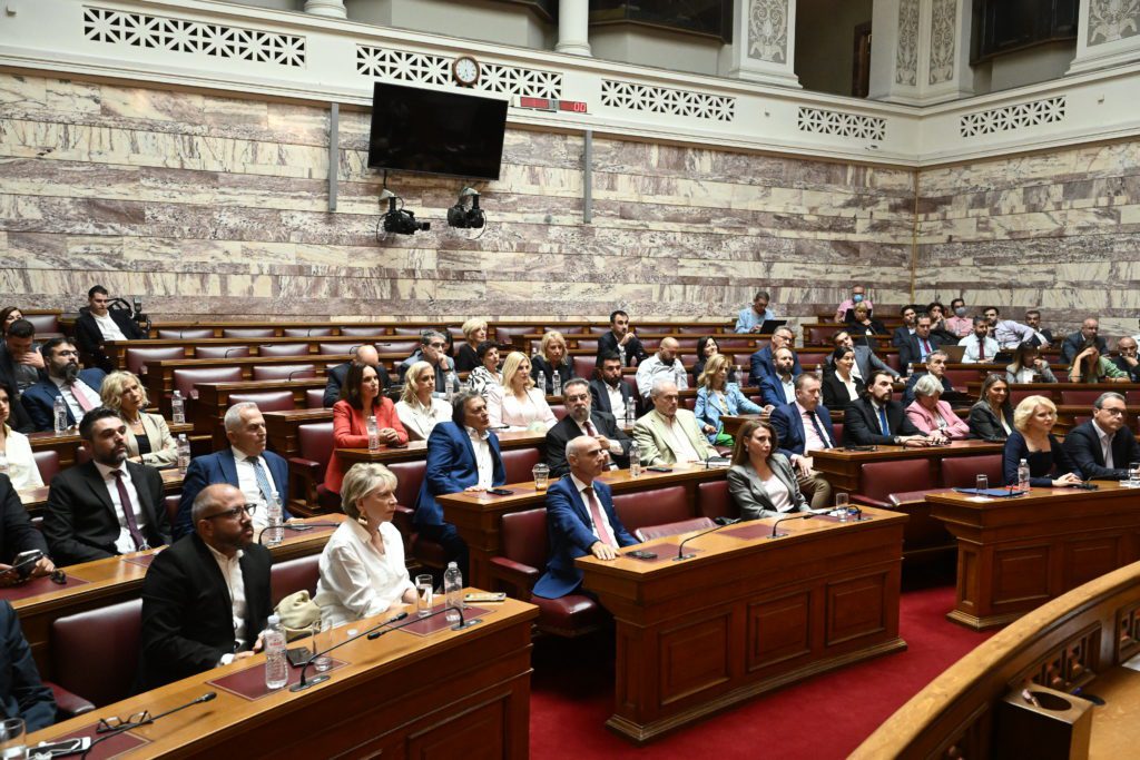 Όλο το παρασκήνιο: Όταν έκλεισαν οι πόρτες στην Κοινοβουλευτική Ομάδα του ΣΥΡΙΖΑ