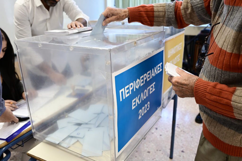 Περιφερειακές εκλογές: Προβάδισμα Χαρδαλιά με 45,93% στην Αττική – Στο 16,27% ο Ιωακειμίδης