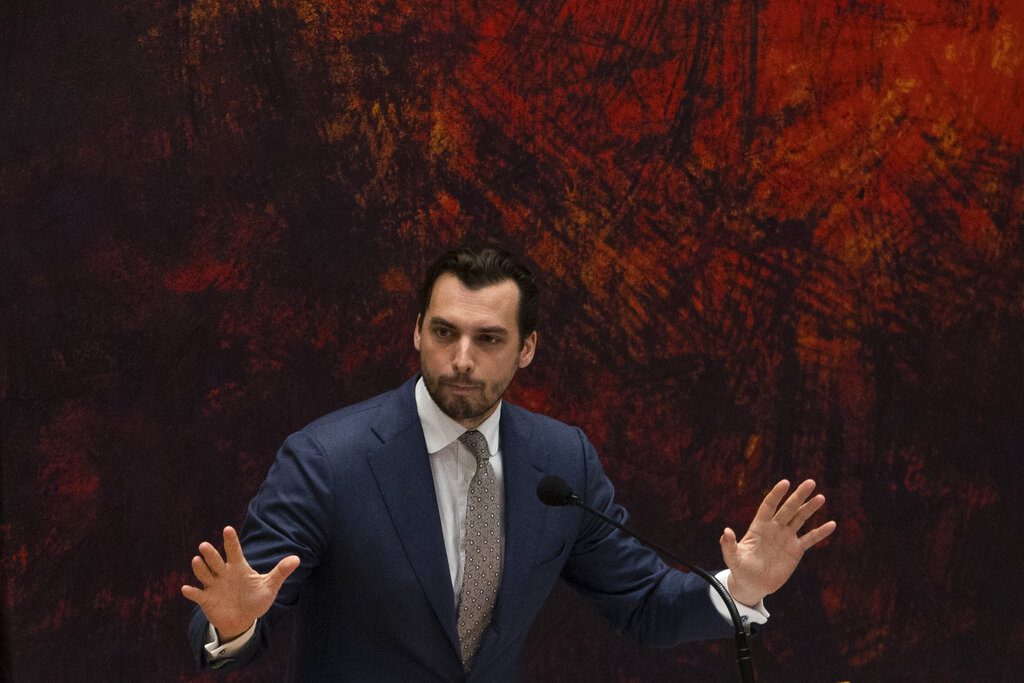Ολλανδία: Το ακροδεξιό FvD διακόψε την προεκλογική του εκστρατεία – Επιτέθηκαν με ομπρέλα στον ηγέτη του