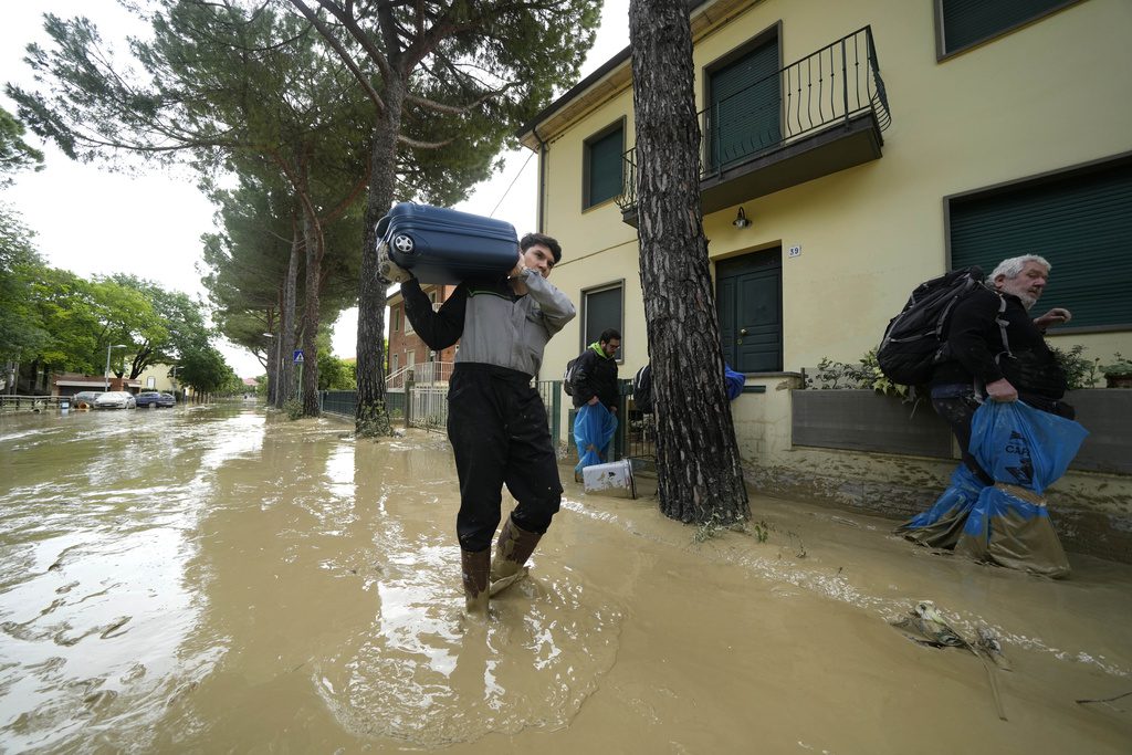 Ιταλία: Υπερχείλισε η λίμνη Κόμο – Πληροφορίες για έναν αγνοούμενο