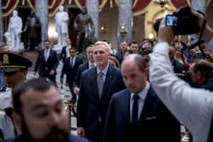 Διεθνής Τύπος: Αποπέμπεται ο Μακάρθι &#8211; Ο Σάντσεθ λαμβάνει εντολή για σχηματισμό κυβέρνησης