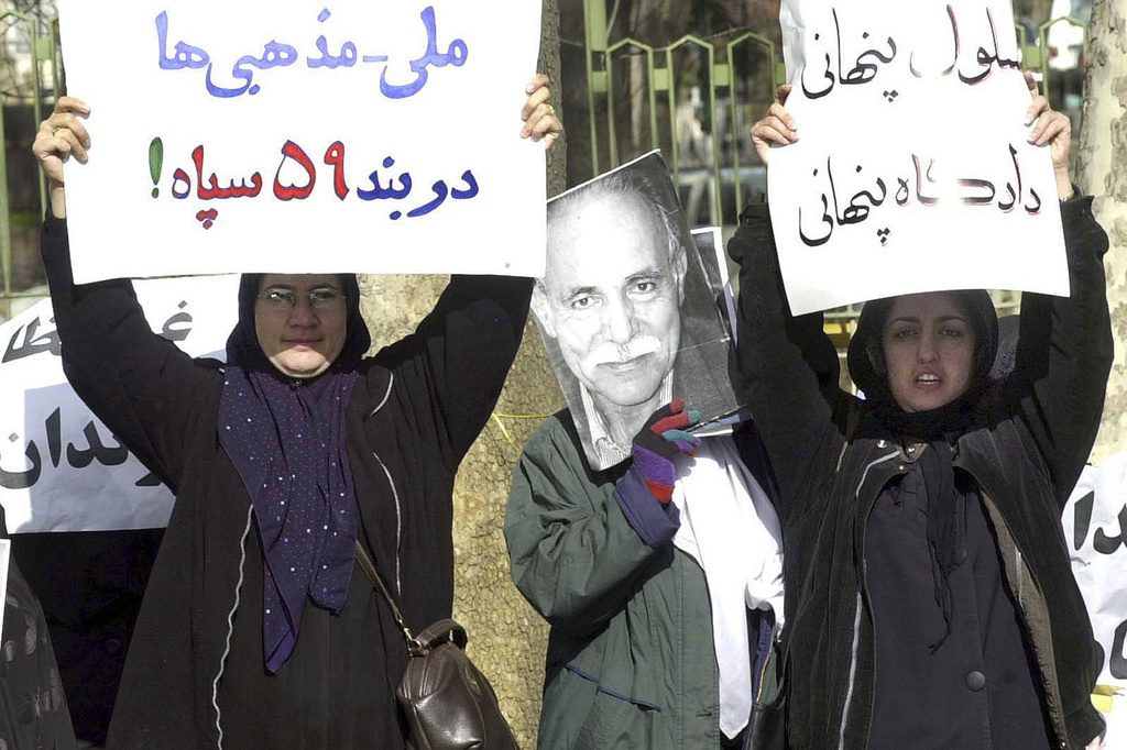 Νόμπελ Ειρήνης 2023: Η φυλακισμένη Ναργκίς Μοχαμαντί στέκεται όρθια απέναντι στο ιρανικό καθεστώς (Photos – Video)
