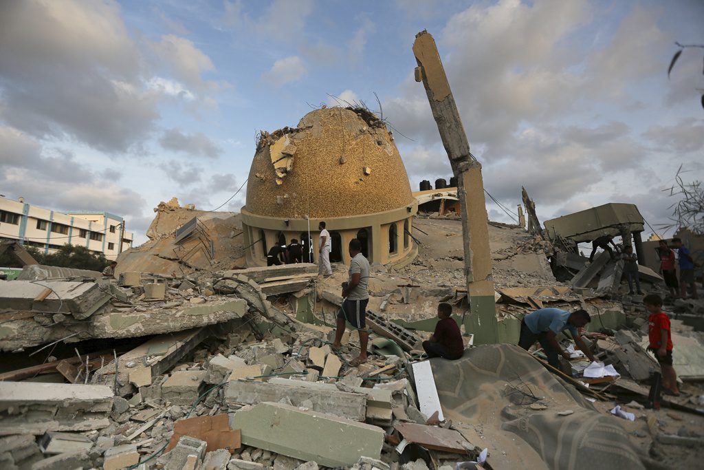 Πάνω από 900 οι νεκροί στη σύγκρουση Ισραήλ-Χαμάς – Δεκάδες αεροπλάνα βομβαρδίζουν τη Γάζα
