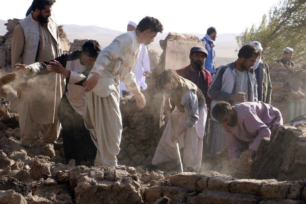 Σεισμός στο Αφγανιστάν: Ξεπερνούν τους 2.000 οι νεκροί – 9.000 τραυματίες (Photos-Video)