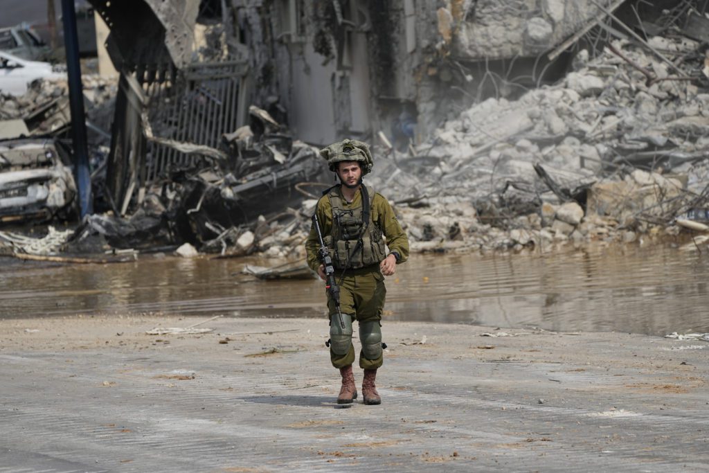 Το Ισραήλ ενεργοποίησε το άρθρο 40 για πρώτη φορά μετά το 1973 – Μαίνονται οι μάχες, πάνω από 700 οι νεκροί