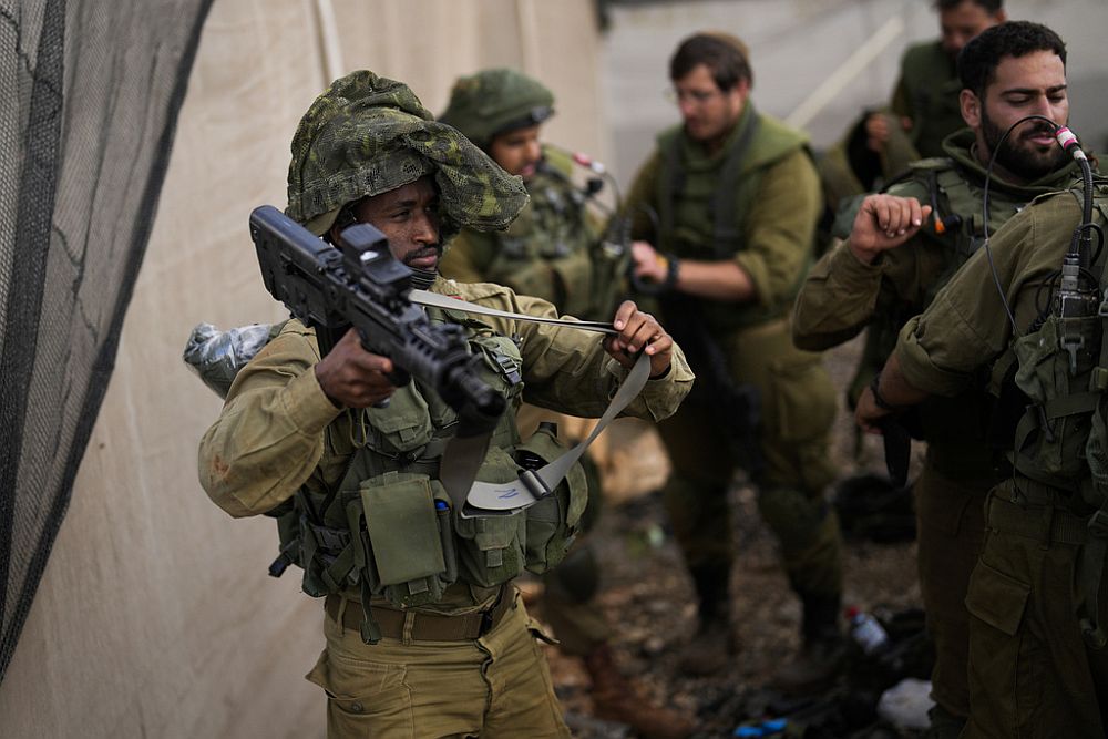 Μέση Ανατολή: Πόρτα – πόρτα ψάχνουν ενόπλους της Χαμάς οι Ισραηλινοί στρατιώτες (Video)