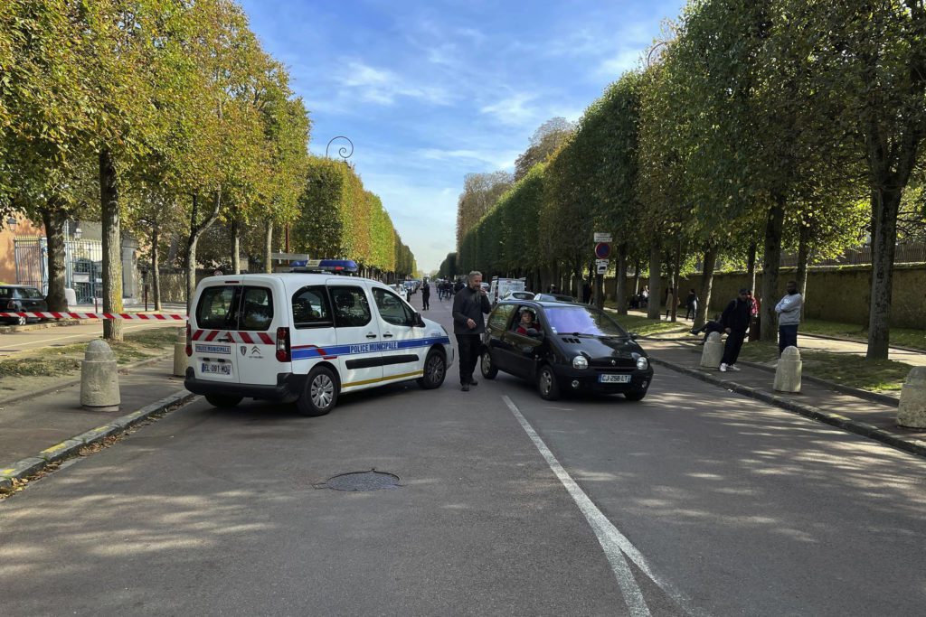 Συναγερμός στο Παρίσι – Η αστυνομία πυροβόλησε γυναίκα που «απειλούσε»