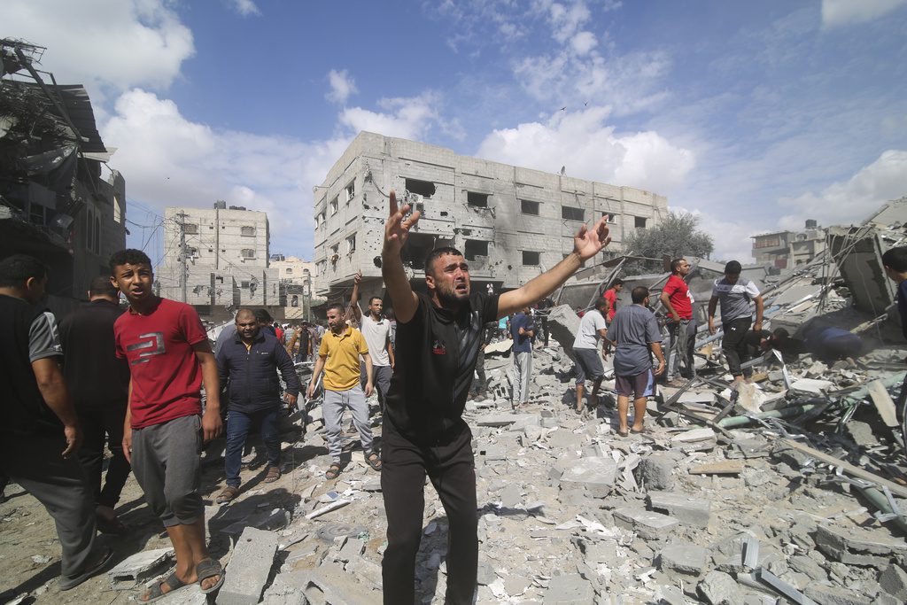 Διεθνής Τύπος: Ώρα μηδέν για την ανθρωπιστική βοήθεια στη Γάζα – Ο Μπάιντεν συνδέει τους πολέμους σε Ισραήλ, Ουκρανία