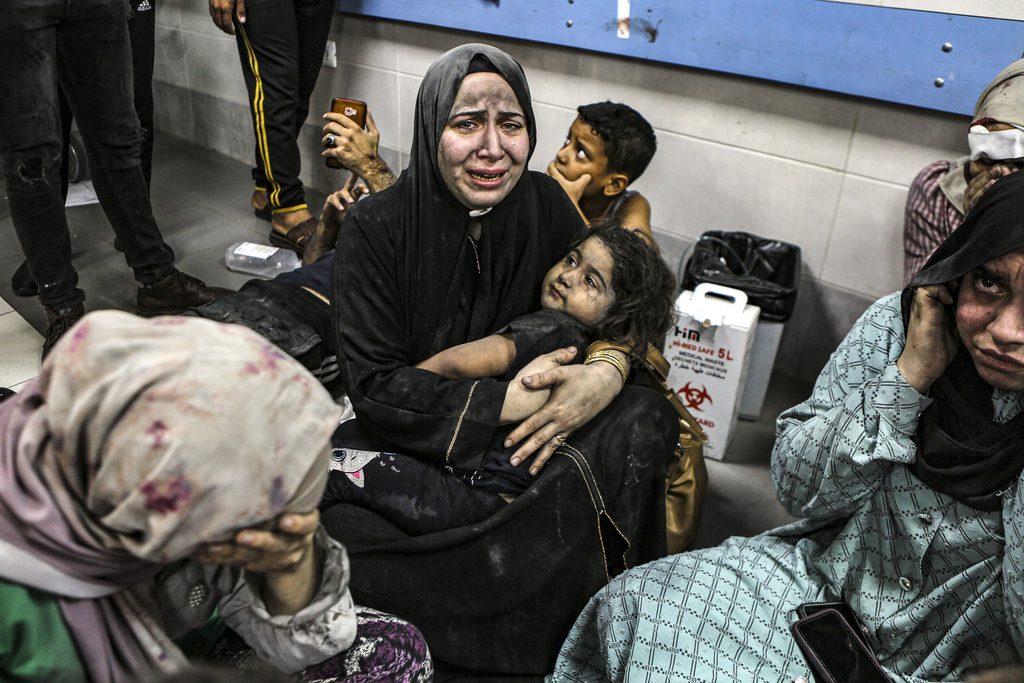 Γάζα: Ποια τα μέχρι στιγμής δεδομένα για το αιματηρό χτύπημα στο νοσοκομείο Αλ Αχλί – Ανάλυση του Al Jazeera
