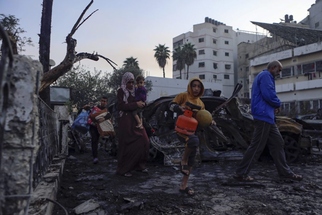 Μέση Ανατολή: Ανοίγει υπό όρους το πέρασμα της Ράφα για παροχή βοήθειας στη Γάζα – Αδιάκοποι βομβαρδισμοί για 12η νύχτα