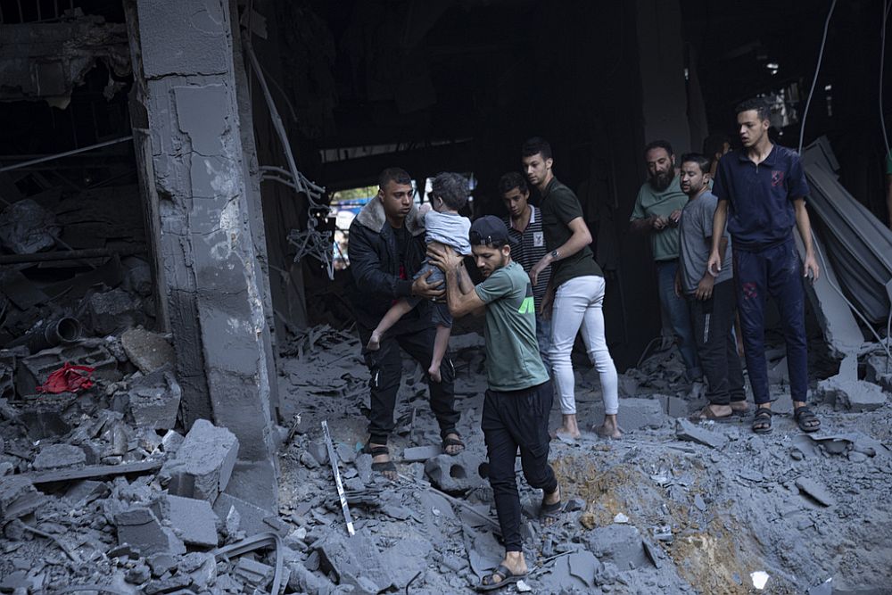 Κόλαση πυρός για 12η ημέρα στη Μέση Ανατολή: Ανελέητο σφυροκόπημα σε Γάζα και Ράφα (Video)