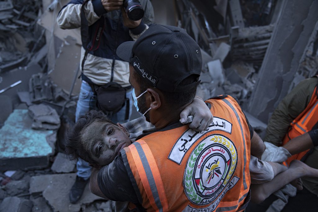 Ο θάνατος πάνω από τη Γάζα: 1.524 παιδιά νεκρά από τους βομβαρδισμούς – Ένα παιδί νεκρό κάθε 15 λεπτά