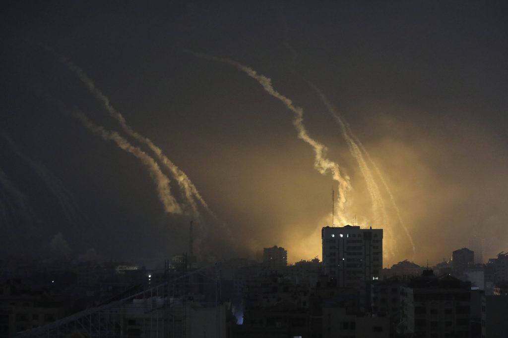 Κόλαση πυρός στη Γάζα: Αγωνία για τη διακοπή των τηλεπικοινωνιών – «Μπορεί να συγκαλυφθούν ωμότητες» (Video)