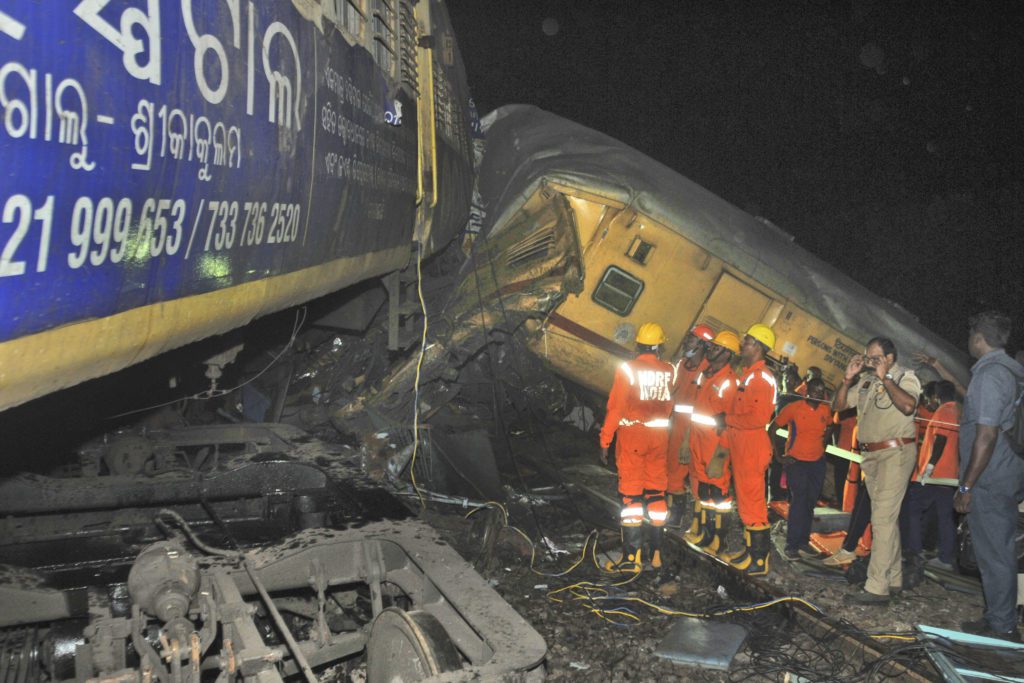 Φονική σύγκρουση τρένων στην Ινδία – Τουλάχιστον 13 νεκροί και 50 τραυματίες