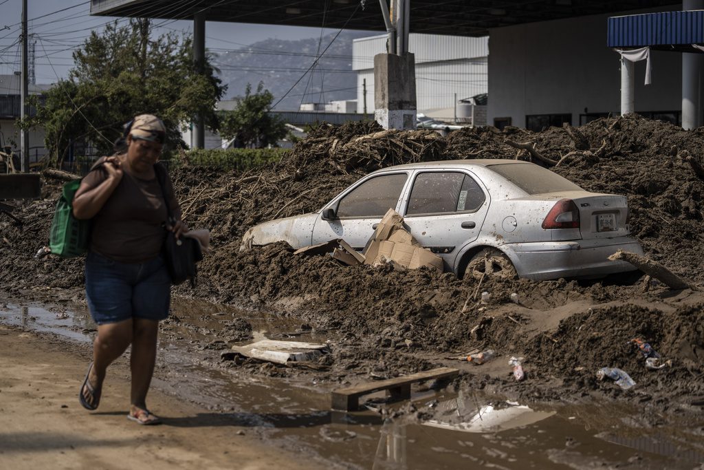 Μεξικό: 48 νεκροί και 6 αγνοούμενοι από το πέρασμα του τυφώνα Ότις στο Ακαπούλκο
