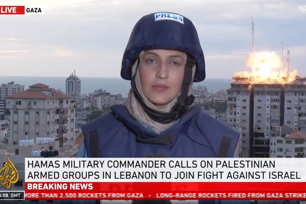 Η συγκλονιστική στιγμή που το Ισραήλ βομβαρδίζει τον «Πύργο της Παλαιστίνης», σε Live μετάδοση του AJ