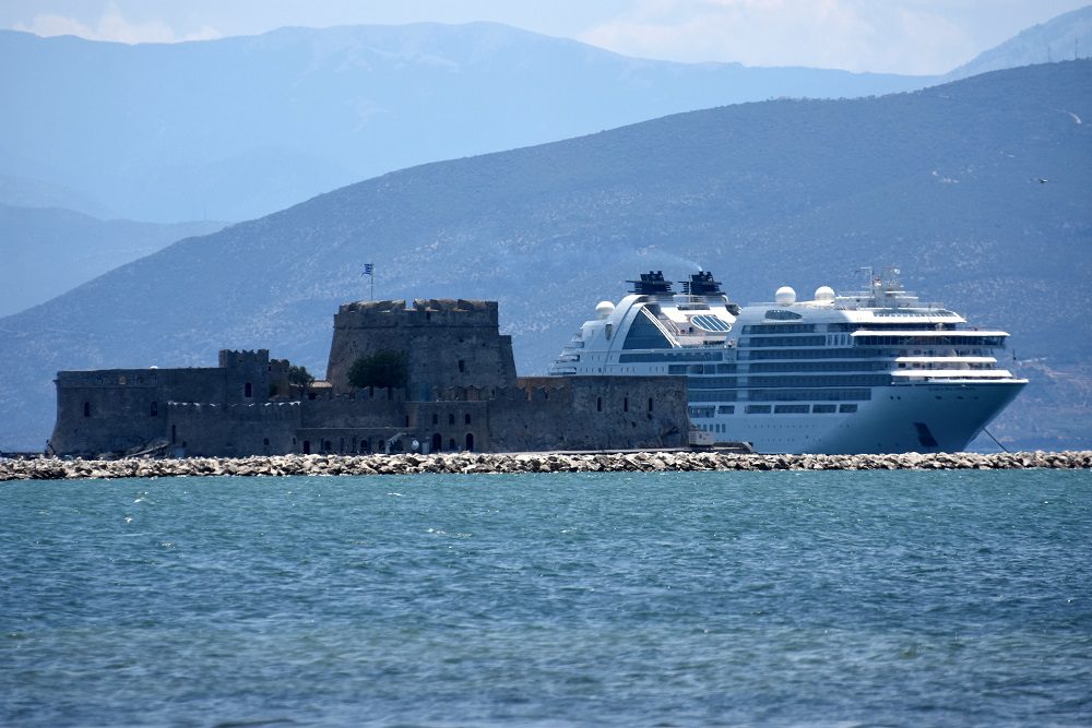 Κρουαζιέρα: Επανασχεδιασμός δρομολογίων μετά την ανάφλεξη στη Μέση Ανατολή