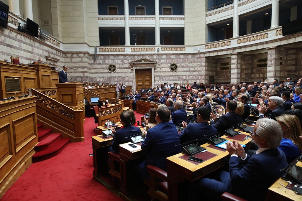 Οι χειροκροτητές του Μητσοτάκη