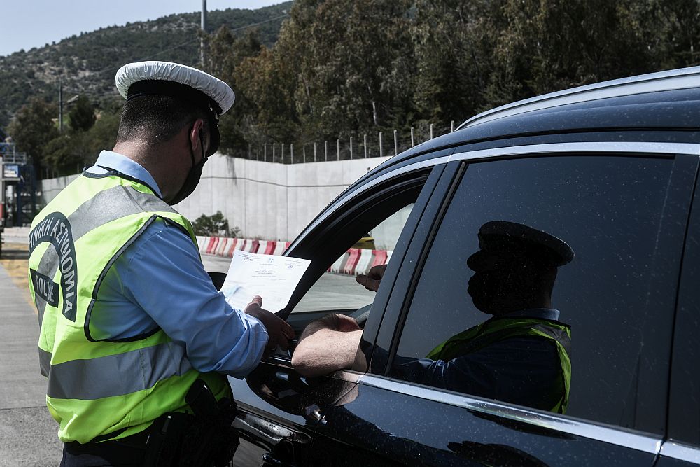 Χαλκιδική: Δάγκωσε το χέρι αστυνομικού που πήγε να της κόψει κλήση – «Ήταν αντίδραση της στιγμής», ισχυρίστηκε