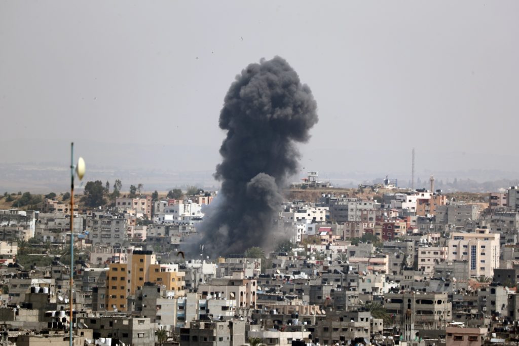 Μέση Ανατολή: Δεκάδες ισραηλινά αεροσκάφη βομβαρδίζουν τη Γάζα