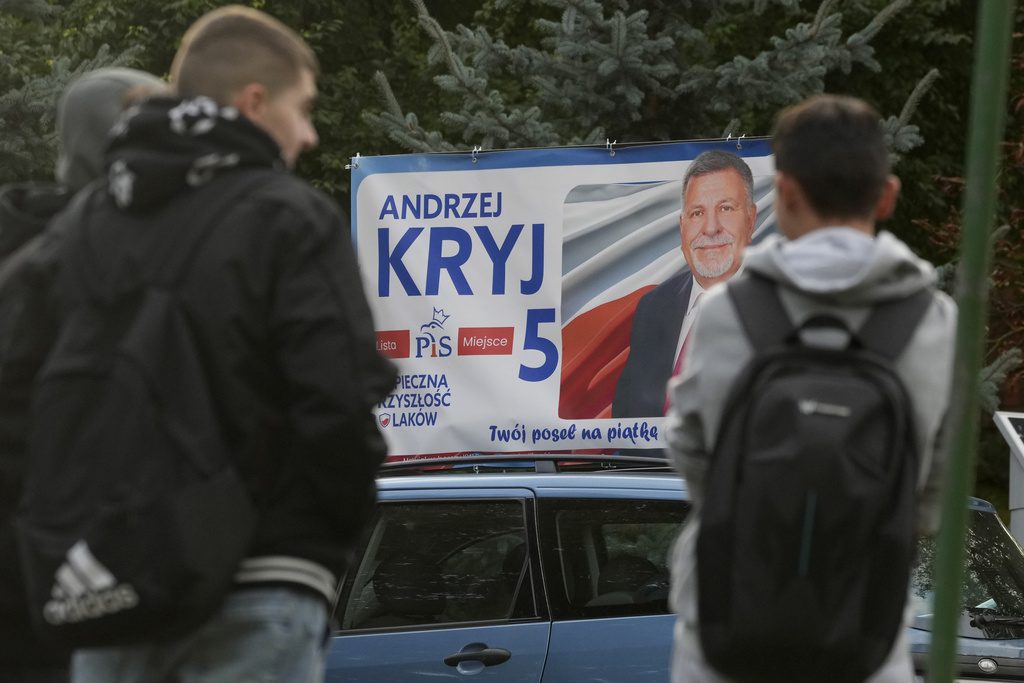 Πολωνία – Εκλογές: Το κυβερνών συντηρητικό κόμμα προηγείται στις δημοσκοπήσεις