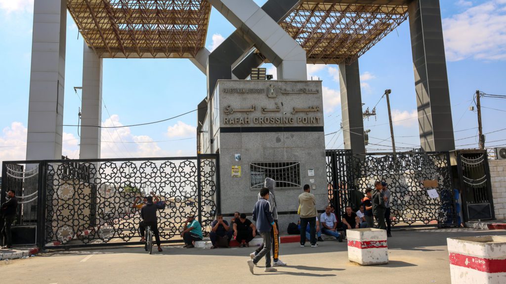 Ράφα: Παλαιστίνιοι τραυματίες και κάτοχοι ξένων διαβατηρίων πέρασαν στην Αίγυπτο